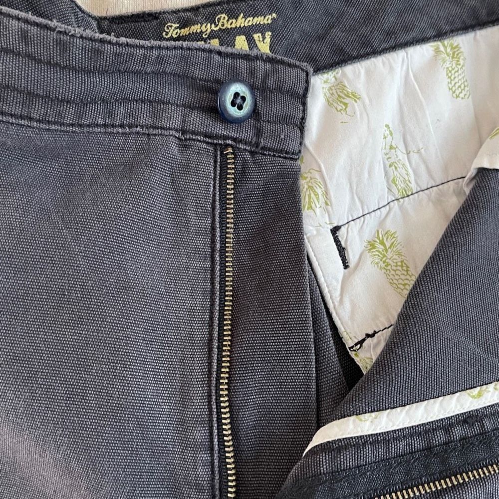 Tommy Bahama Men’s Size 44 Blue Cargo Shorts - Picture 3 of 10